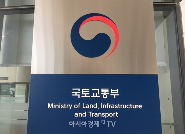 대형 물류사업자 소속 화물차들의 불법주차 문제가 끊이지 않자 주무부처인 국토교통부가 대책마련에 나섰다.