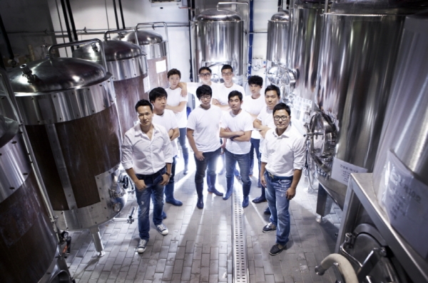 최근 ‘청와대 맥주’로 화제를 모으고 있는 세븐브로이가 맥주 유통망 확대를 위해 와디즈펀딩을 통해 약 2억 5000만원을 모집했다. 사진은 세븐브로이 임직원 제공 ㅣ와디즈