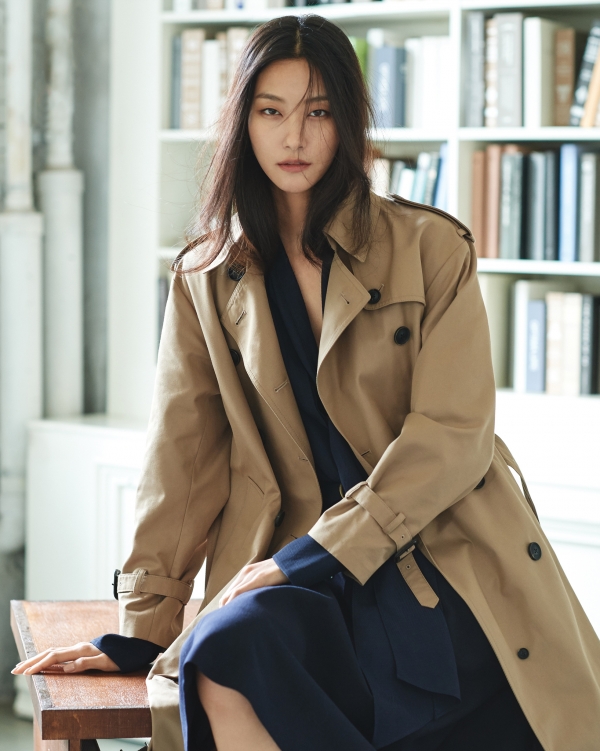 빈폴레이디스는 올 가을겨을 시즌에는 클래식을 현대적으로 재해석한 트렌치 코트 등을 출시했다고 25일 밝혔다. | 삼성물산 제공