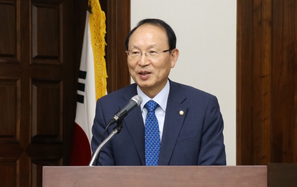 사회적(임팩트) 금융 포럼이 28일 국회에서 발족한다. 사진은 포럼 국회 측 대표인 더불어민주당 최운열 의원. 제공 | 최운열 의원실
