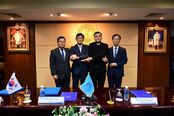 대우건설과 한국환경산업기술원, 에코스마트상수도시스템개발사업단은 태국 수도권 상수도사업청과 태국 방콕에서 상수도분야 기술교류 및 업무공조를 위한 양해각서를 체결했다고 31일 밝혔다. 제공 | 대우건설