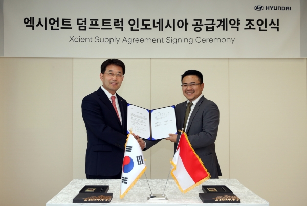 현대자동차가 20일 인도네시아 대형 플리트 업체와 대형트럭 ‘엑시언트’ 500대를 공급하는 계약을 체결했다. 제공ㅣ현대자동차