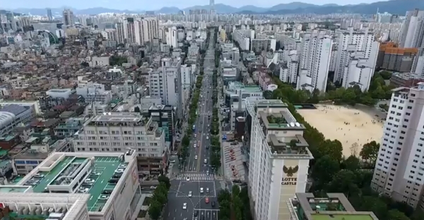 8·2 부동산 대책 여파로 지난달 서울 아파트 거래량이 크게 감소했다.