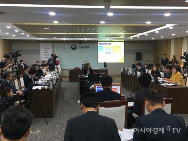 12일 정부세종청사 고용노동부에서 국회 환경노동위원회 국정감사가 열리고 있다.