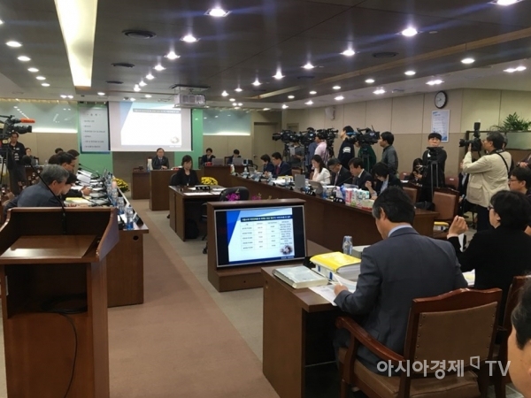13일 정부세종청사 환경부에서 국회 환경노동위원회 국정감사가 열리고 있다.