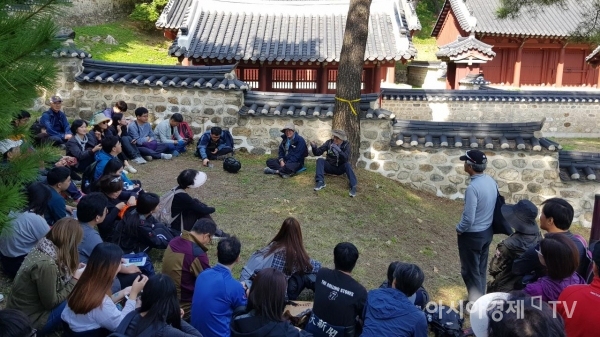 행궁에서 이뤄진 김훈 작가와의 대화 시간. 사진=박준범 기자