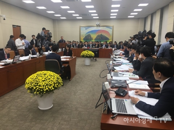 19일 국회 정무위원회에서 공정거래위원회 국정감사가 열리고 있다
