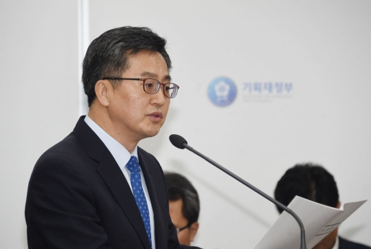 19일 정부세종청사에서 열린 기획재정부 국정감사에서 김동연 경제부총리 겸 기획재정부 장관이 발언을 하고 있다. [출처|기획재정부]