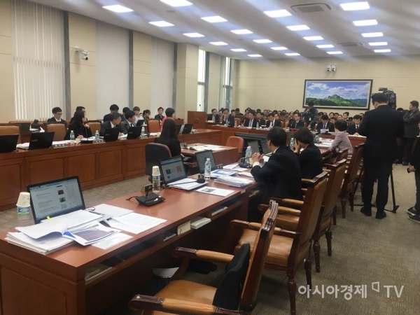 23일 국회 환경노동위원회에서 고용노동부 산하 지방고용청에 대한 국정감사가 열리고 있다.