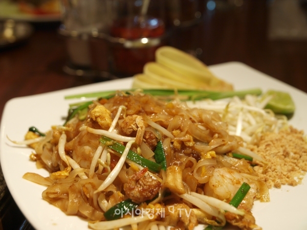 평생 먹어왔던 면요리 중 개인적으로 가장 맛있었던 태국 볶음국수 '팟타이'.