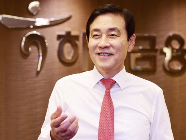김정태 하나금융그룹 회장. 출처|하나금융그룹 홈페이지