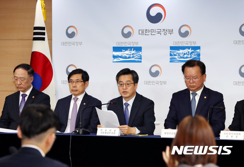 공공기관 채용 비리 근절 대책 발표하는 김동연 부총리. [사진=뉴시스]