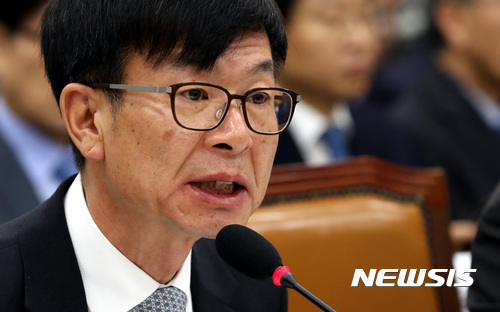 김상조 공정거래위원장이 5대 그룹 전문경영인들과 간담회를 가졌다. [사진=뉴시스]