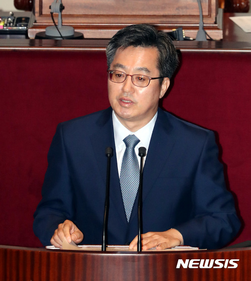 6일 국회에서 진행된 예결위 전체회의에서 김동연 경제부총리 겸 기획재정부 장관이 예산안 제안설명을 하고 있다. [사진=뉴시스]