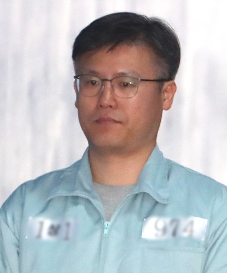 정호성 전 청와대 부속비서관이 15일 오후 서울 서초구 서울중앙지방법원에서 열린 선고공판에 출석하고 있다.[사진=뉴시스]