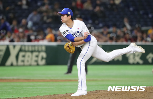 17일 오후 일본 도쿄돔에서 열린 2017 아시아프로야구챔피언십(APBC) 한국 대 대만의 경기, 7회초 한국 선발 임기영이 역투하고 있다. [사진=뉴시스]