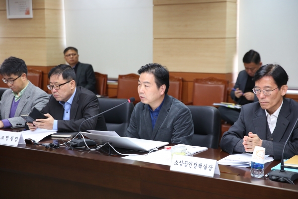 27일 홍종학 중소벤처기업부 장관이 확대간부회의를 열고 모두발언을 하고 있다. [출처|중소벤처기업부]