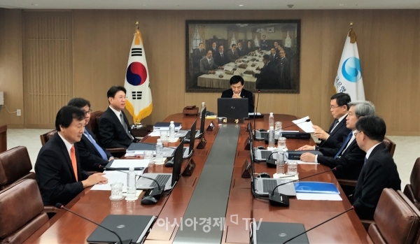 한국은행은 30일 오전 금융통화위원회를 열고 기준금리를 기존보다 0.25%p 올린 연 1.5%로 결정했다.