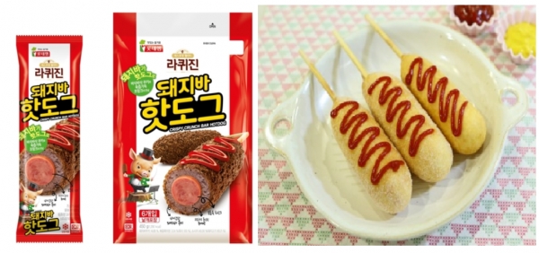 CJ프레시웨이가 출시한 '이츠웰 반반한핫도그'(오른쪽)와, 롯데푸드가 출시한 '라퀴진 돼지바 핫도그'(왼쪽). 출처 | CJ프레시웨이, 롯데푸드