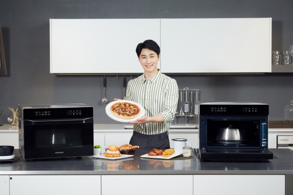 삼성전자가 2018년형 직화오븐을 출시했다. 사진=삼성전자