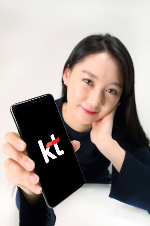 KT는 1월 5일 출시 예정인 삼성전자 ‘갤럭시A8 (2018)’ 사전 예약판매를 2일부터 시작한다고 밝혔다.