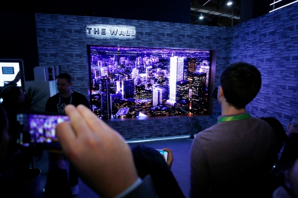 CES 2018 기간에 라스베이거스 컨벤션 센터의 삼성전자 부스에 전시된 '더 월'. 제공| 삼성전자