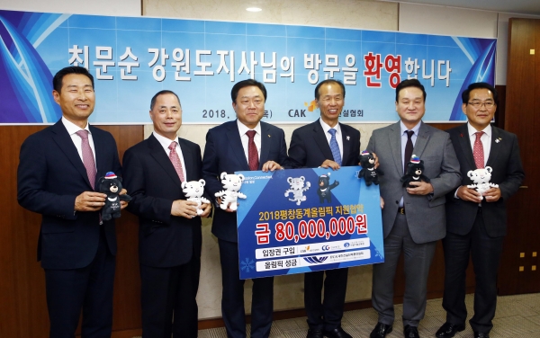 허숭 대한건설협회 서울시회장, 전병국 건설기술교육원장, 유주현 대한건설협회 회장, 최문순 강원도지사, 박승준 건설공제조합 이사장, 오인철 대한건설협회 강원도회장(왼쪽부터). 사진=건설협회 제공