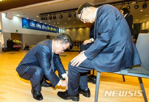 광주은행은 설을 앞두고 중소기업 특별자금 3000억원을 편성한다. 사진은 송종욱 광주은행장ㅣ사진=뉴시스