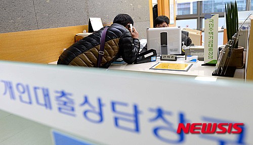 8일부터 법정 최고금리가 연 24%로 인하된다.ㅣ사진=뉴시스