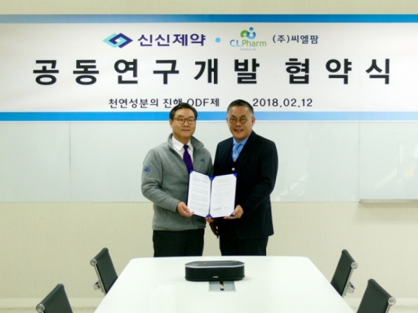 신신제약과 씨엘팜이 진해 경구붕해필름제 공동 개발을 위한 업무협약을 체결했다. 제공 | 신신제약