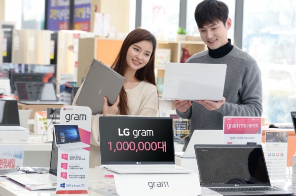 LG전자 노트북 LG그램이 누적판매 100만대를 돌파했다. 사진=LG전자
