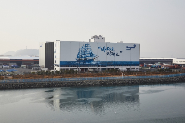 동원로엑스 부산신항 저온물류센터 [사진=동원그룹]