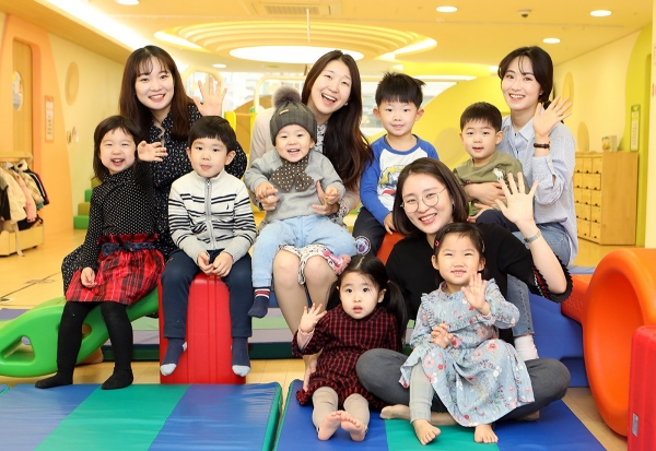 하나금융그룹은 2020년까지 100개의 국공립·직장어린이집 건립을 추진한다.