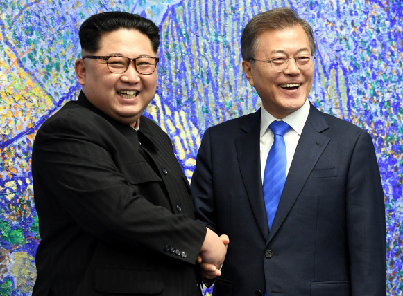 ▲한반도에 봄이 왔다. 지난 27일 역사적인 남북 정상의 만남. 많은 변화가 예상된다.