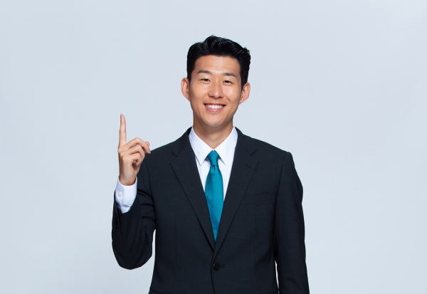 하나금융그룹은 새 광고모델로 대한민국 축구의 아이콘 손흥민 선수를 발탁했다/사진제공=하나금융그룹