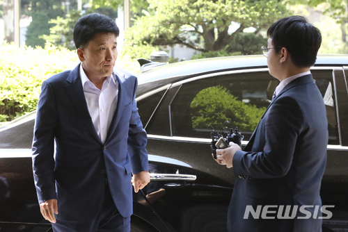 채용비리 의혹을 받는 함영주 KEB하나은행장에 대한 검찰의 구속영장이 1일 기각됐다/사진제공=뉴시스