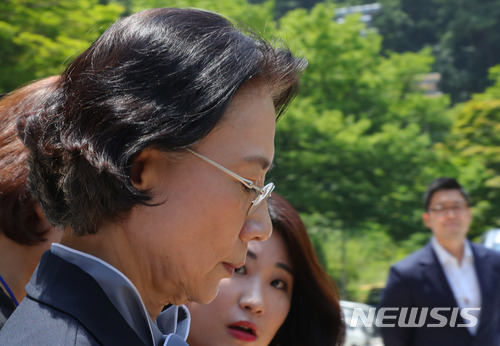 이명희 전 일우재단 이사장이 20일 서울 서초구 서울중앙지방법원에서 영장실질심사를 받았으나 기각됐다l사진=뉴시스