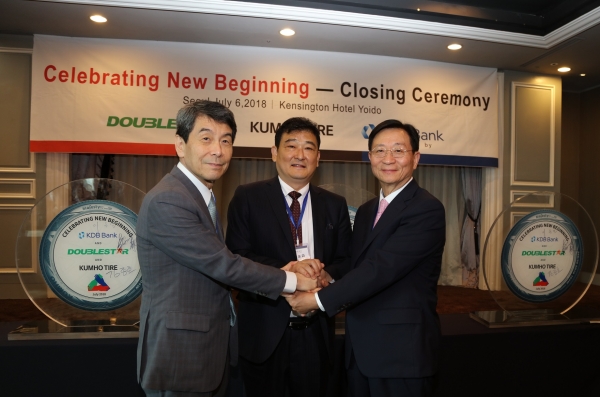이동걸 산업은행 회장(좌), 차이융썬 더블스타 회장 (중앙), 김종호 금호타이어 회장(우)ㅣ사진=금호타이어