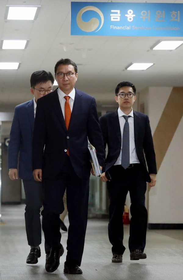 김학수 금융위원회 증권선물위원회 상임위원(감리위원장)이 31일 오후 서울 종로구 정부서울청사 금융위 대회의실에서 열린 삼성바이오로직스 3차 감리위원회의에 참석하고 있다. [사진=뉴시스]