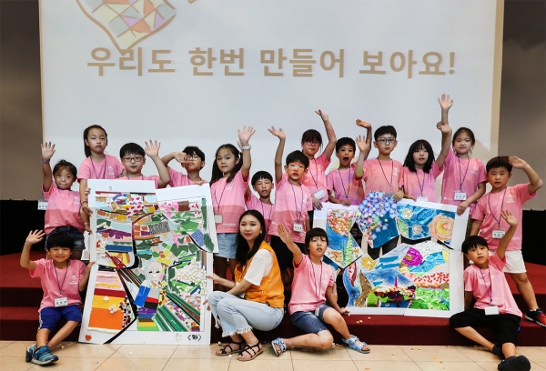 한국지엠한마음재단은 지난 2005년 한국지엠 임직원이 중심이 되어 설립한 사회복지 법인으로 출범 이후 매년 설, 추석, 장애인의 날, 성탄절 등 어려운 이웃들이 소외감을 느끼기 쉬운 명절이나 기념일 등에 다양한 이웃사랑 봉사 활동을 펼쳐 오고 있으며, 의료비, 장학금, 사회 통합 계층 영재 학교, 시각장애인 지원 등 사회 통합 계층 지원 사업을 지속적으로 수행하고 있다. 또한 차량 기증, 복지시설 수리 및 물품 지원, 긴급 구호 등 공익단체 지원 사업과 임직원 자원 봉사 활동 지원 등 다양한 사회 복지 사업을 통해 우리 사회의 어려운 이웃들과 함께 하고 있다 [사진=한국지엠]