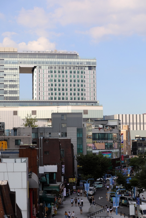 제주항공 홀리데이 인 익스프레스 서울 홍대(외관) [사진=제주항공]
