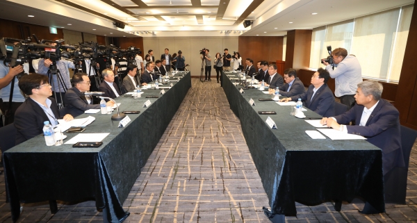 윤석헌 금융감독원장이 31일 오전 서울 중구 은행회관에서 열린 여신금융전문회사(여전사) CEO간담회에서 모두발언을 하고 있다. [사진=뉴시스]