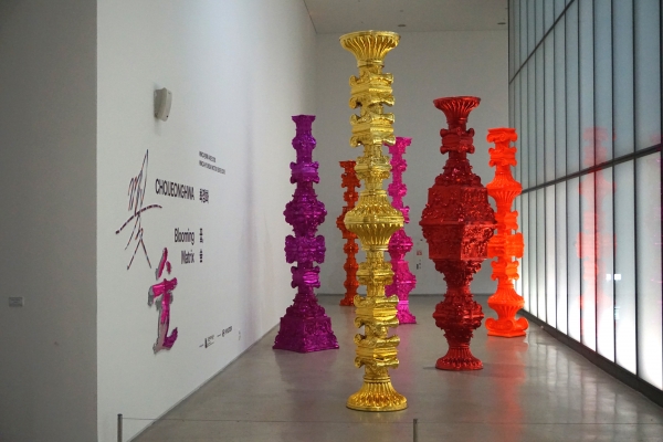 국립현대미술관 서울 5전시실에설치된 'MMCA 현대차시리즈 2018: 최정화–꽃, 숲' 展의전시전경 [사진=국립현대미술관제공]