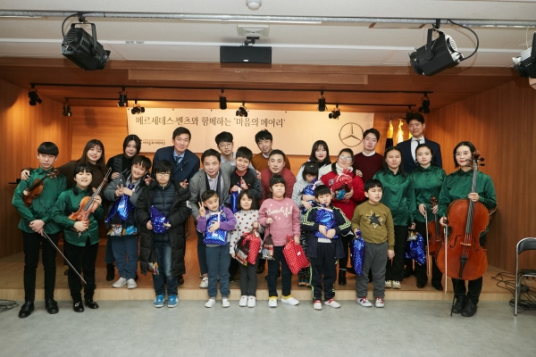 메르세데스-벤츠 사회공헌위원회의 ‘마음의 메아리’ 구연동화 봉사활동 [사진=메르세데스 벤츠 코리아]