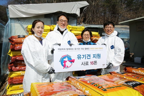 캐딜락코리아(대표 김영식)는 유기동물에 대한 관심을 촉구하는 사회공헌활동(CSR), 도그세이브도그(DogsSaveDogs, DSD) 캠페인의 일환으로 임직원들의 현장 봉사활동을 지난 22일, 파주 삼송 유기견 보호소에서 진행했다 [사진=캐딜락코리아]
