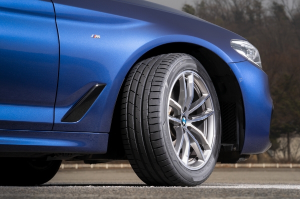 글로벌 선도 타이어 기업 한국타이어(대표이사 조현범)가 초고성능 타이어(UHPT; Ultra High Performance Tire) 신제품인 ‘벤투스 S1 에보3(Ventus S1 evo3)’를 출시한다 [사진=한국타이어]
