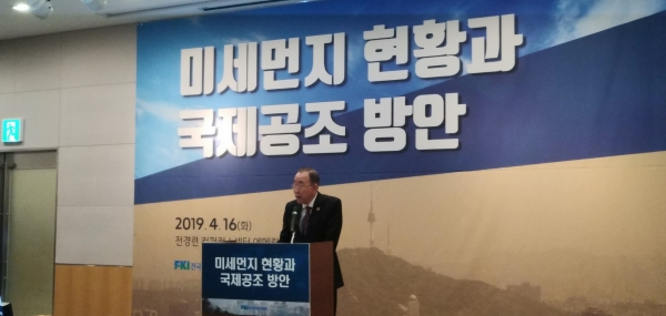 기조연설 중인 반기문 국가기후환경회의 위원장
