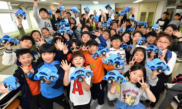 현대모비스는 전국 14개 초등학교에서 동시에 2019년 첫 주니어 공학교실을 개최했다 [사진=현대모비스]
