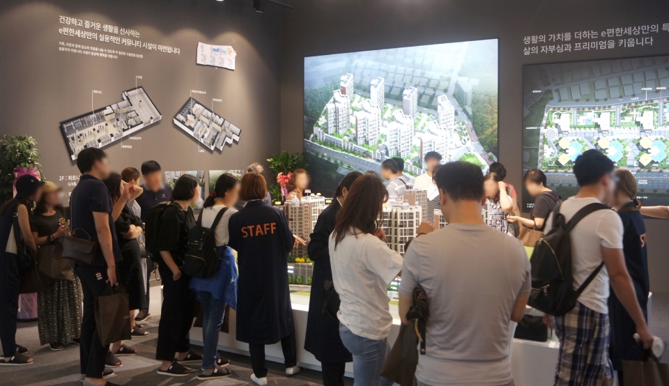 e편한세상 백련산 견본주택 현장 [사진제공-삼호]