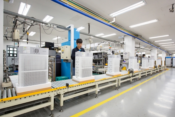 콰트로파워 공기청정기 유구공장 생산 라인 (사진=웅진코웨이)